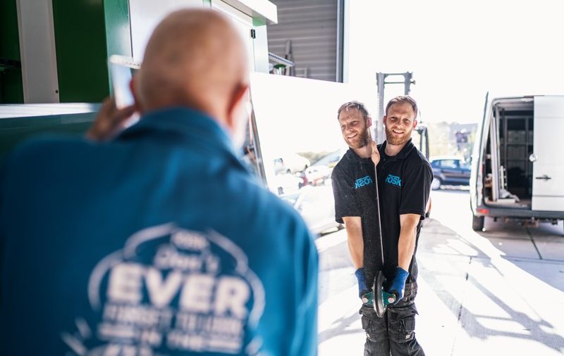 ‘Als iemand in Parijs nú belt voor een spiegel op maat, rijden we vannacht nog naar Frankrijk’